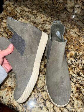 SOREL Out N About Slip On Wedge Heel Bootie Shoes Suede Sage Taupe Grey 7.5